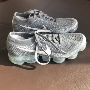NIKE VAPORMAX SIZE 7